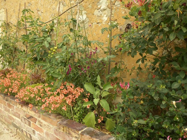 Un très grand bac maçonné
