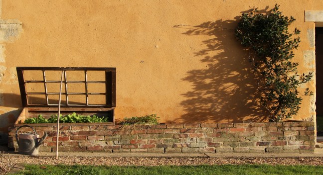 Très grand bac à fleur en brique